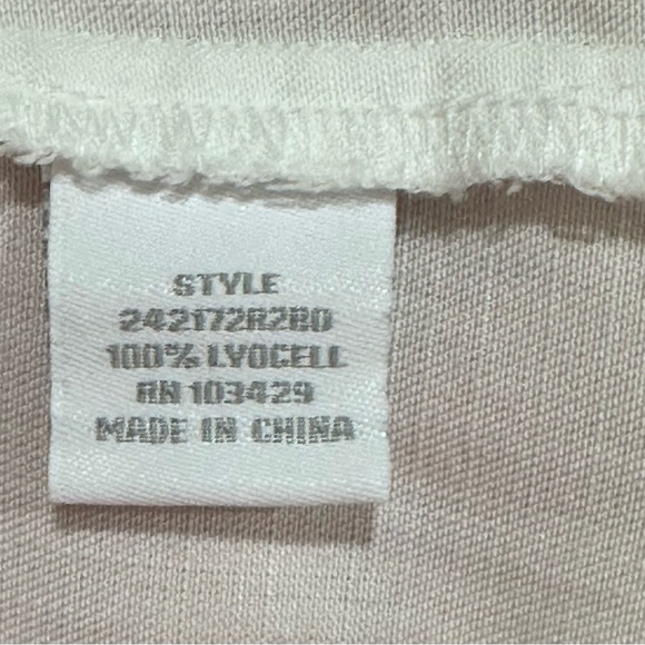 🤍Intro Women’s White Long Sleeve Button-Up Shirt - Size M (NWT)🤍 - Picture 9 of 10